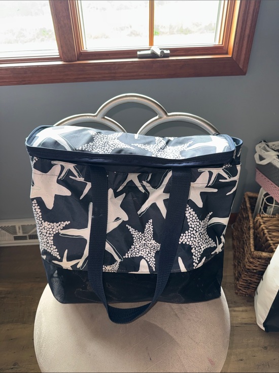 thirty-one Handbags - thirty-one Navy and White Starfish Print Tote